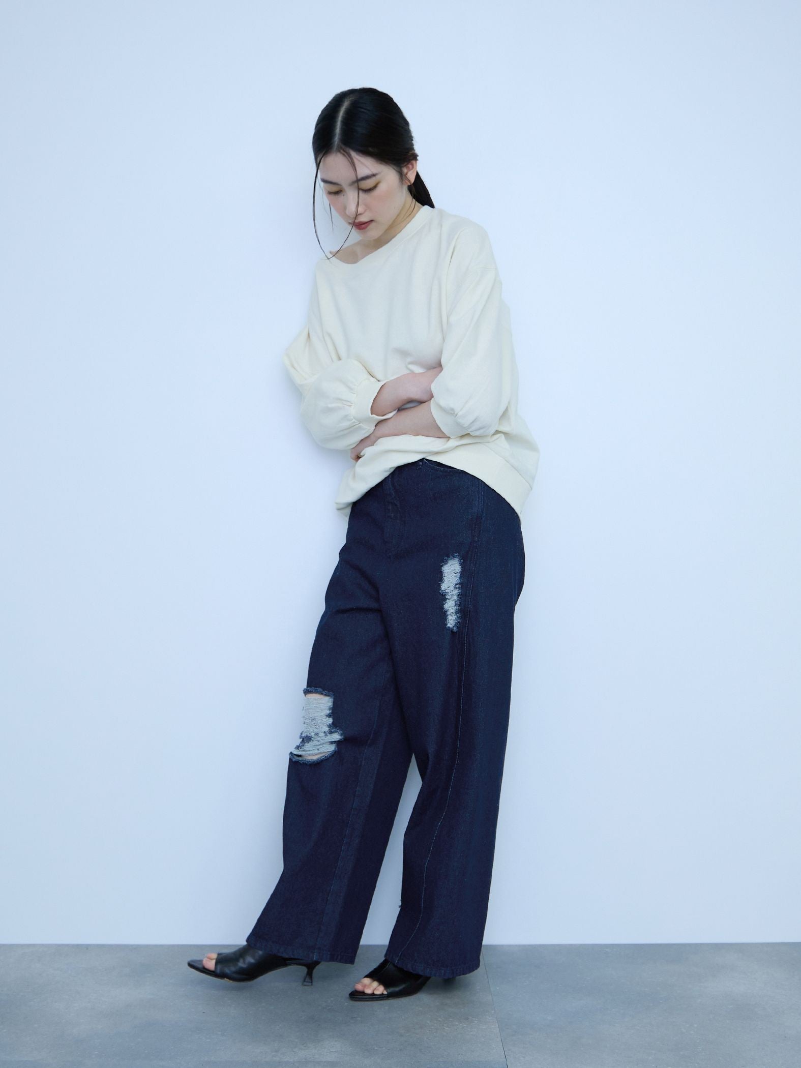 【大人の抜け感】デニムカットオフダメージパンツ