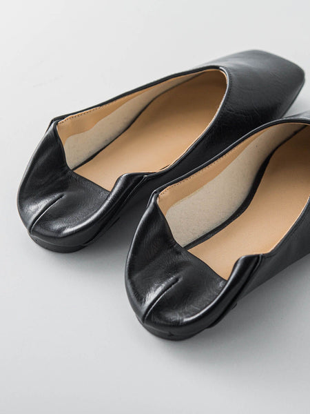 Vカットパンプス