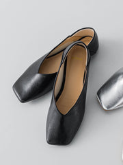 Vカットパンプス