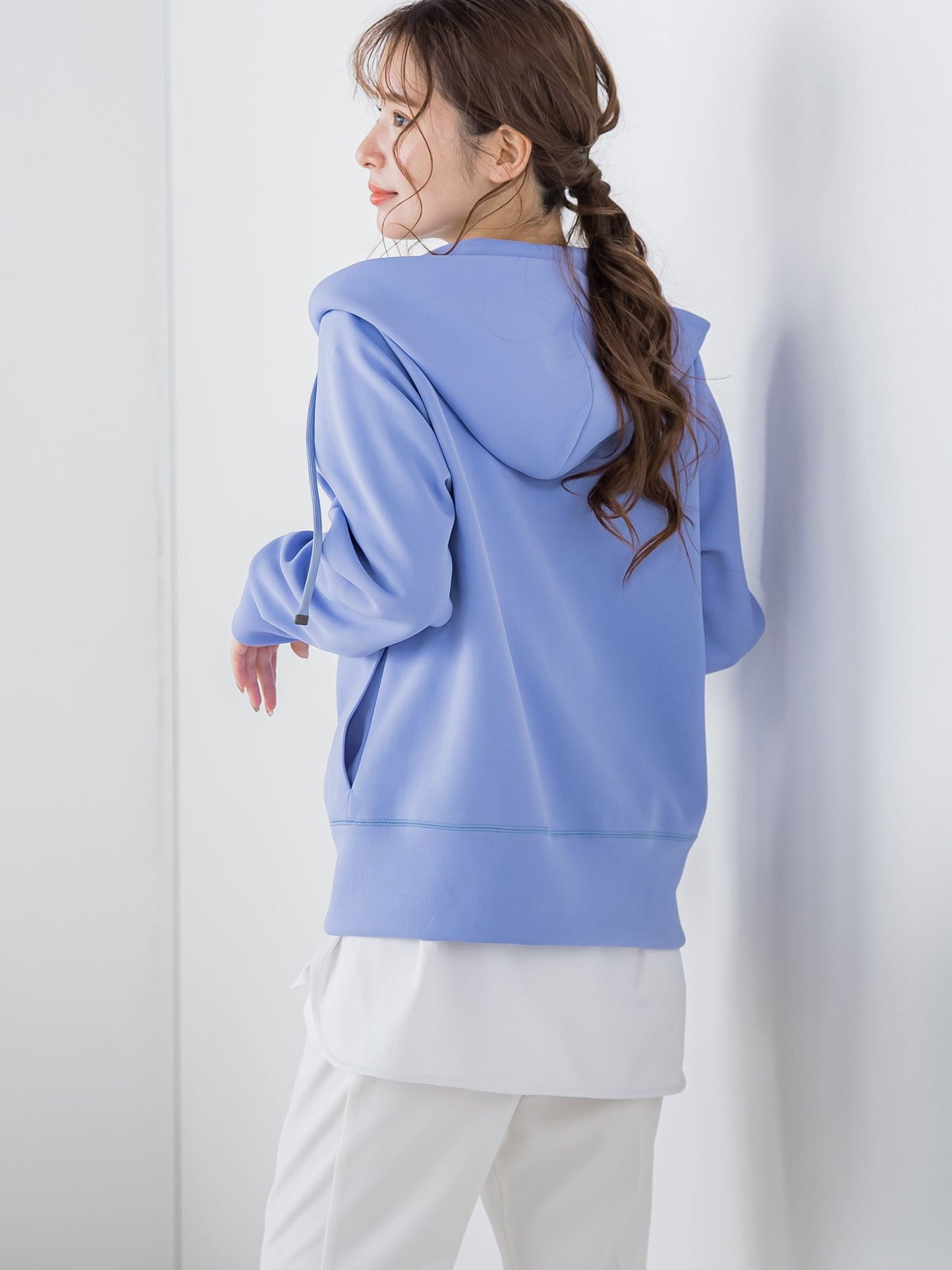 【ロングシーズン大活躍の多機能素材】ダブルzipパーカー《洗濯機で洗える》
