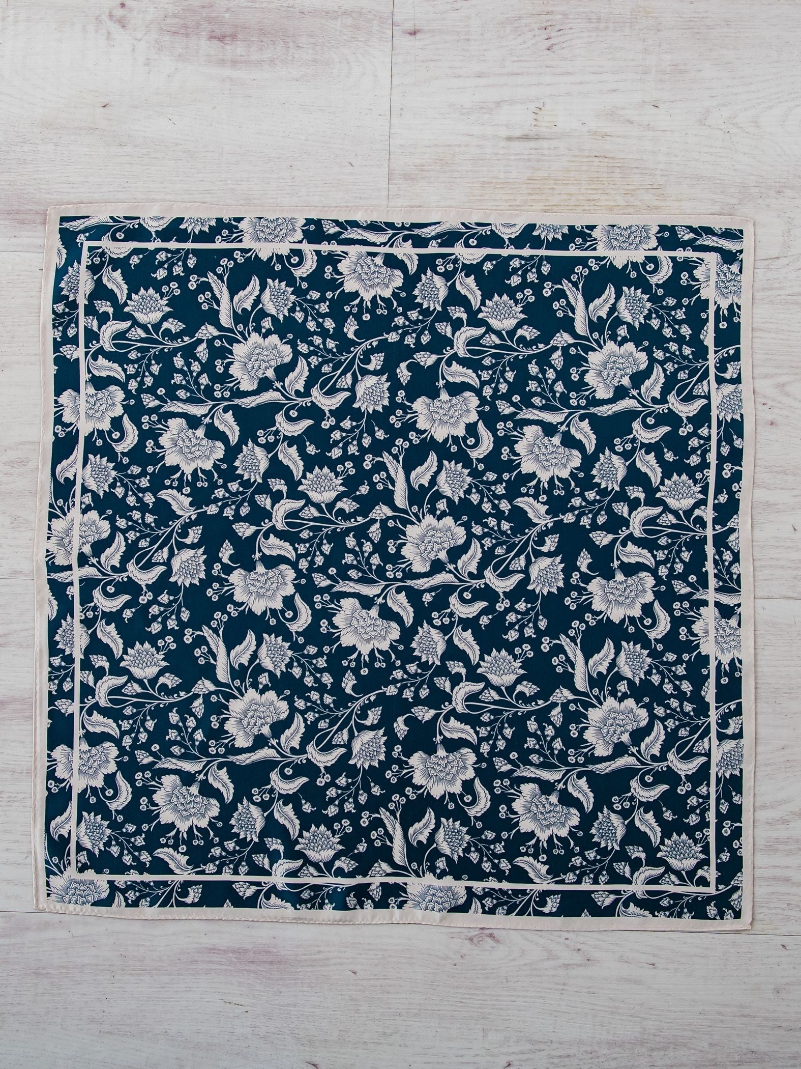 小花柄シルクスカーフ