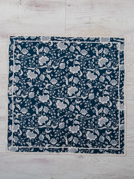小花柄シルクスカーフ