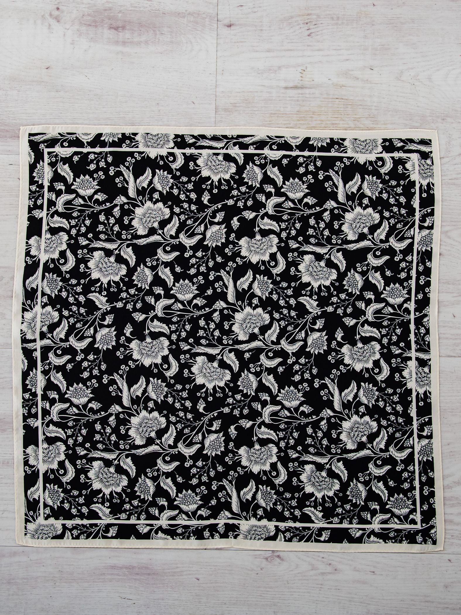 小花柄シルクスカーフ
