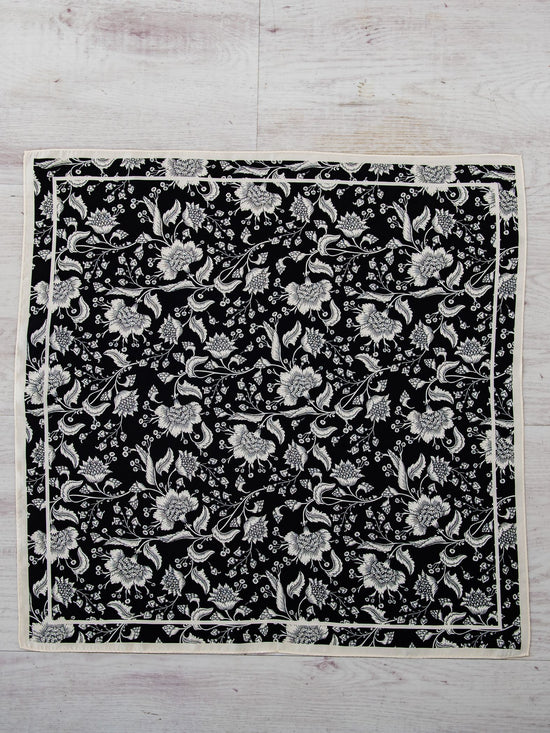 小花柄シルクスカーフ
