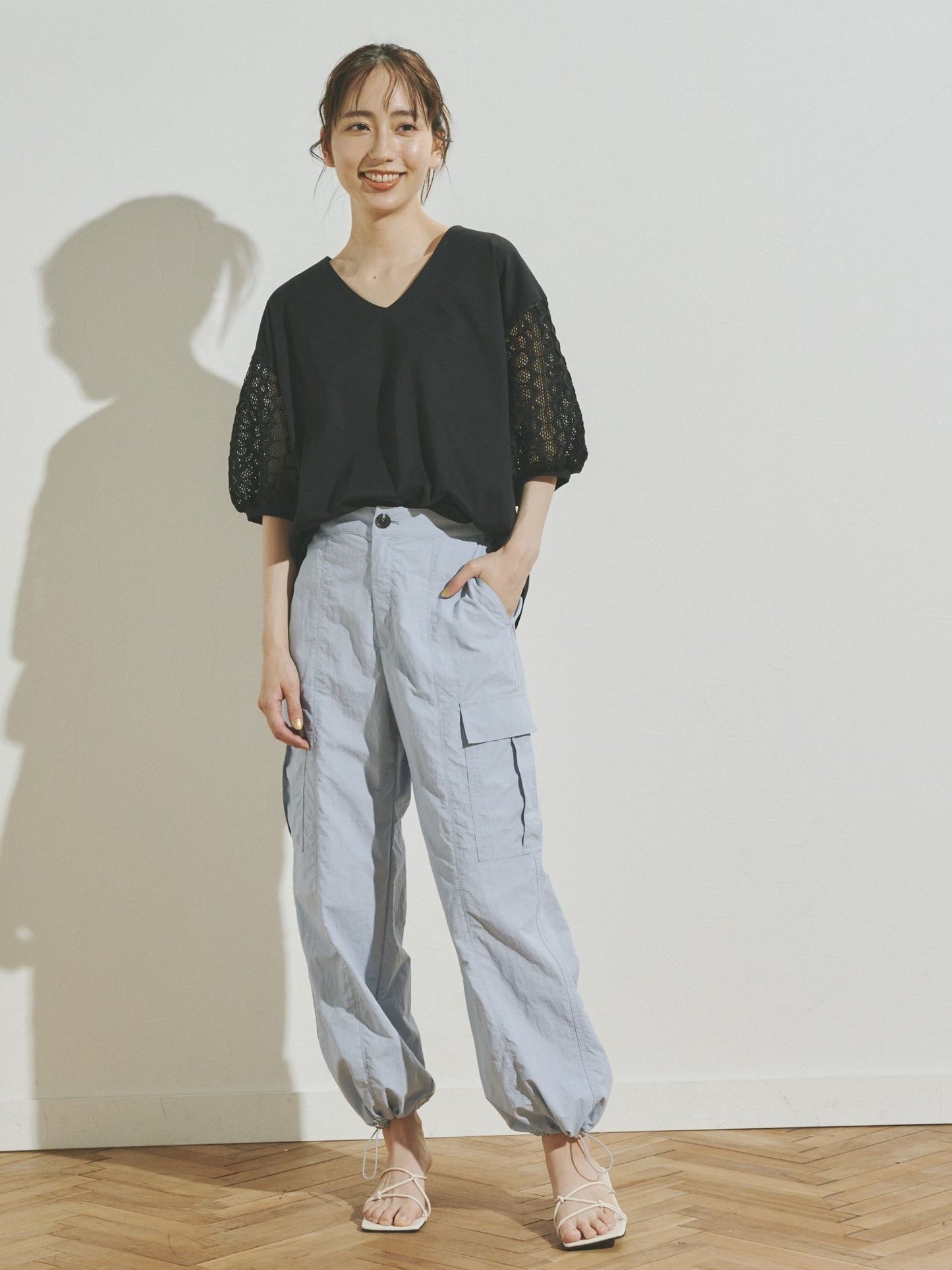 袖レースVネックTシャツ