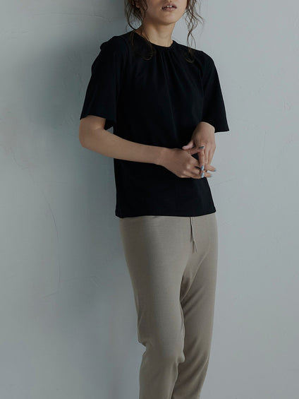 【雑誌掲載】大人の肌見せでアップデート バックシャンＴシャツ