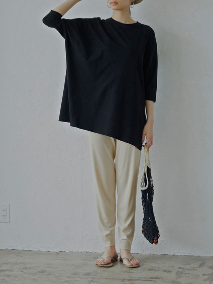 ゆるさの中に見せる女らしさ オープンバックＴシャツ