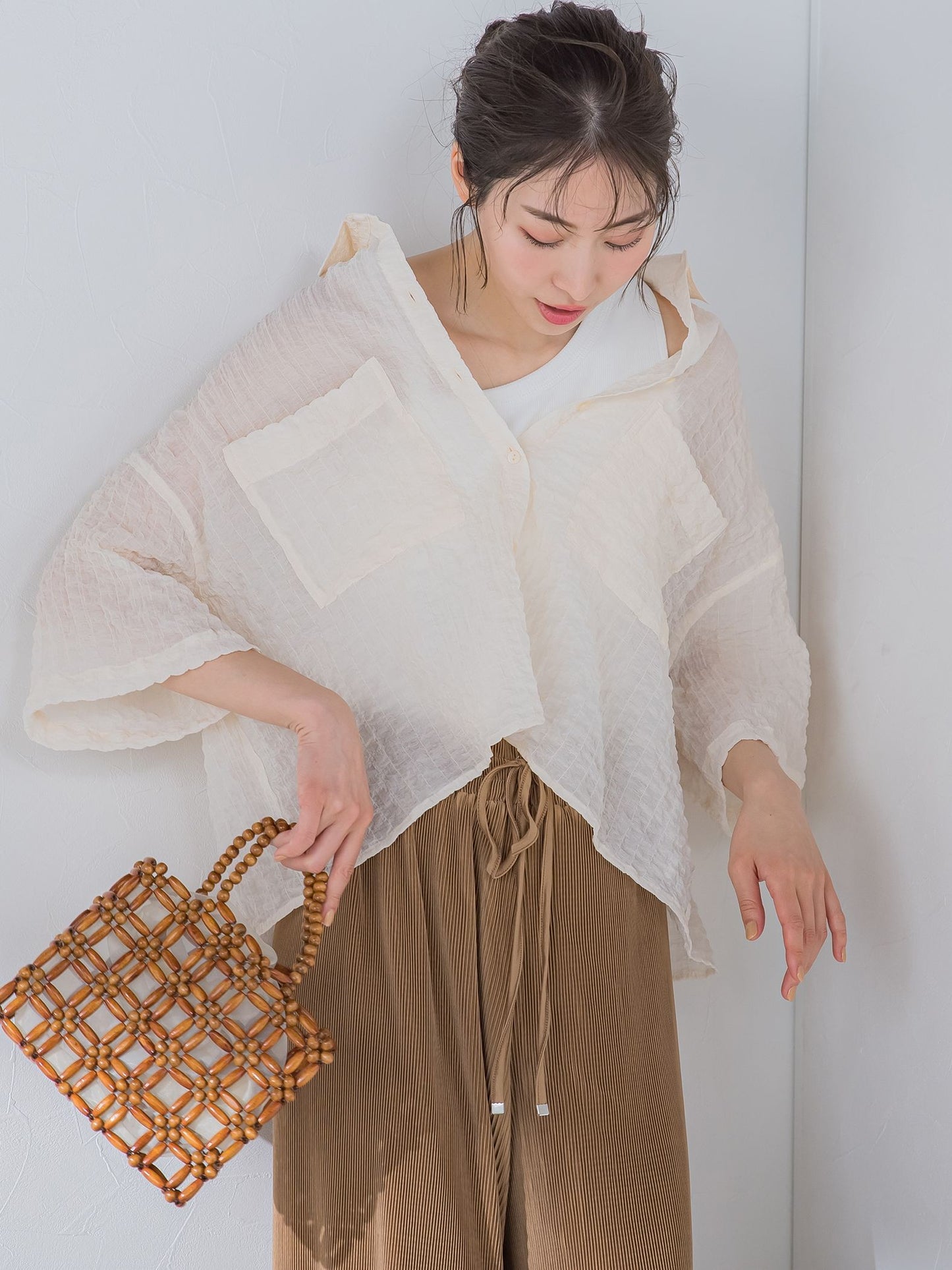 【ぽこぽこと立体的な素材感がかわいい】ショート丈リネンライクシャツ《手洗い可能》
