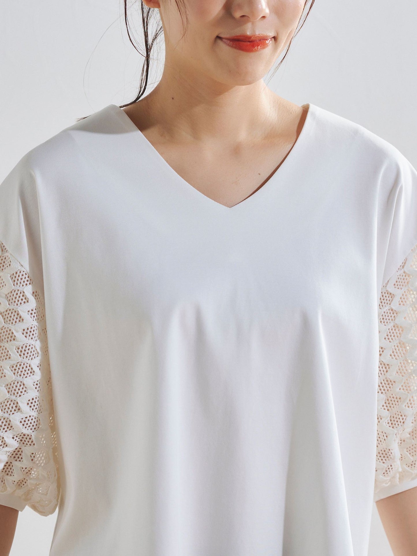 袖レースVネックTシャツ