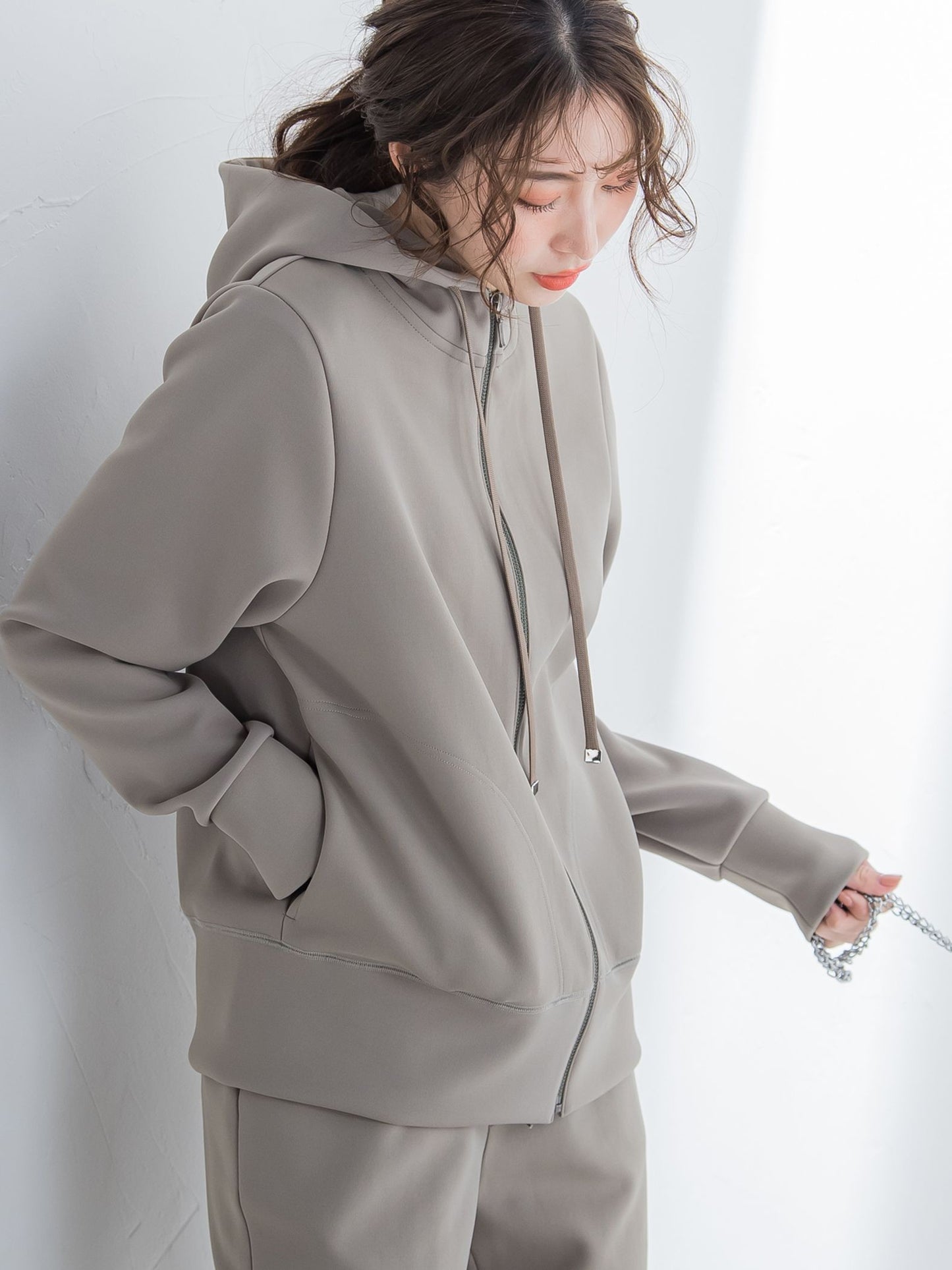 【ロングシーズン大活躍の多機能素材】ダブルzipパーカー《洗濯機で洗える》