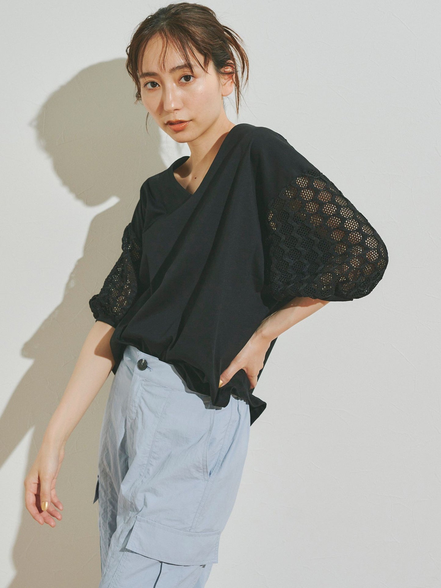 袖レースVネックTシャツ