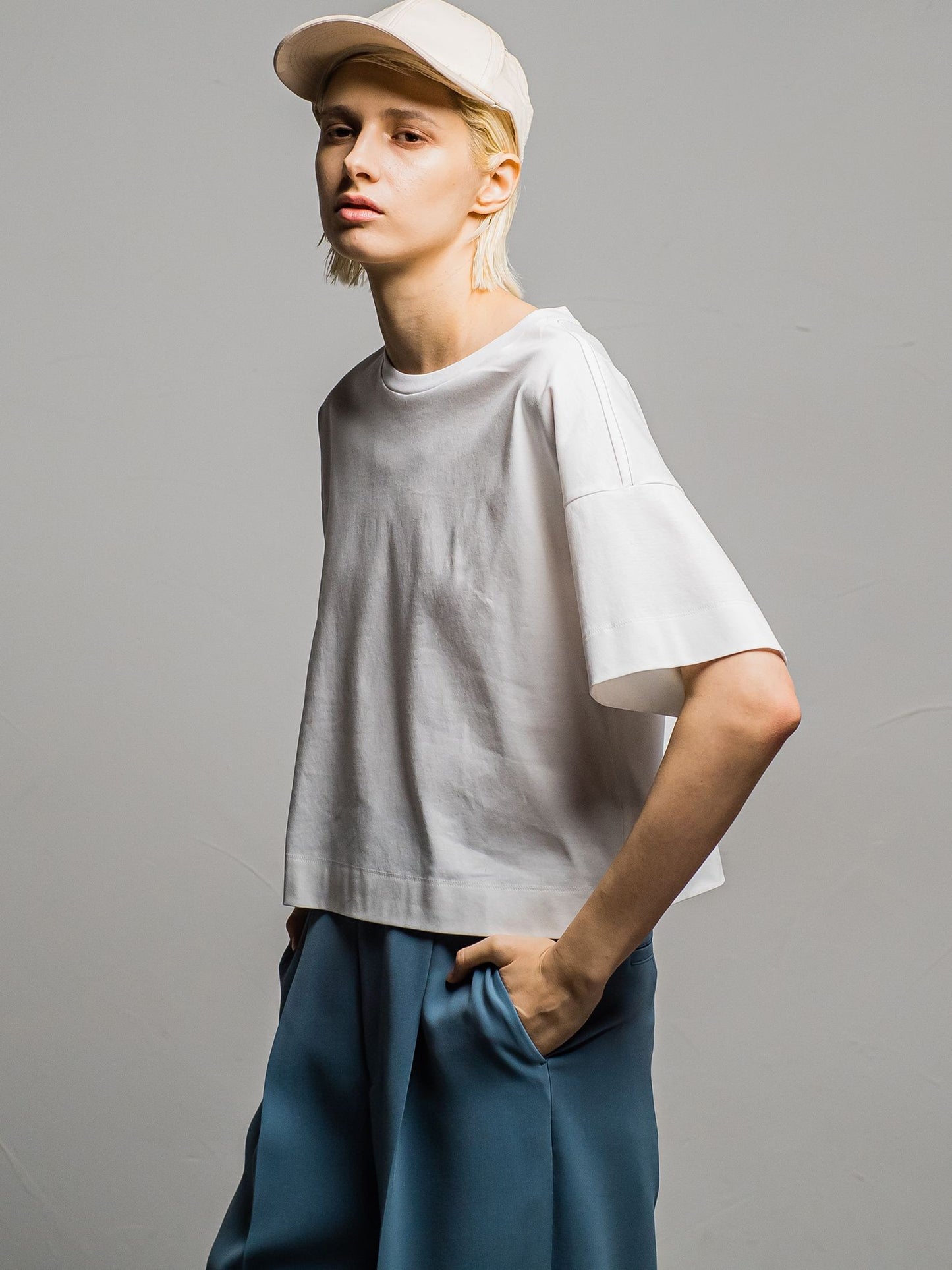 LEO クロップTシャツ