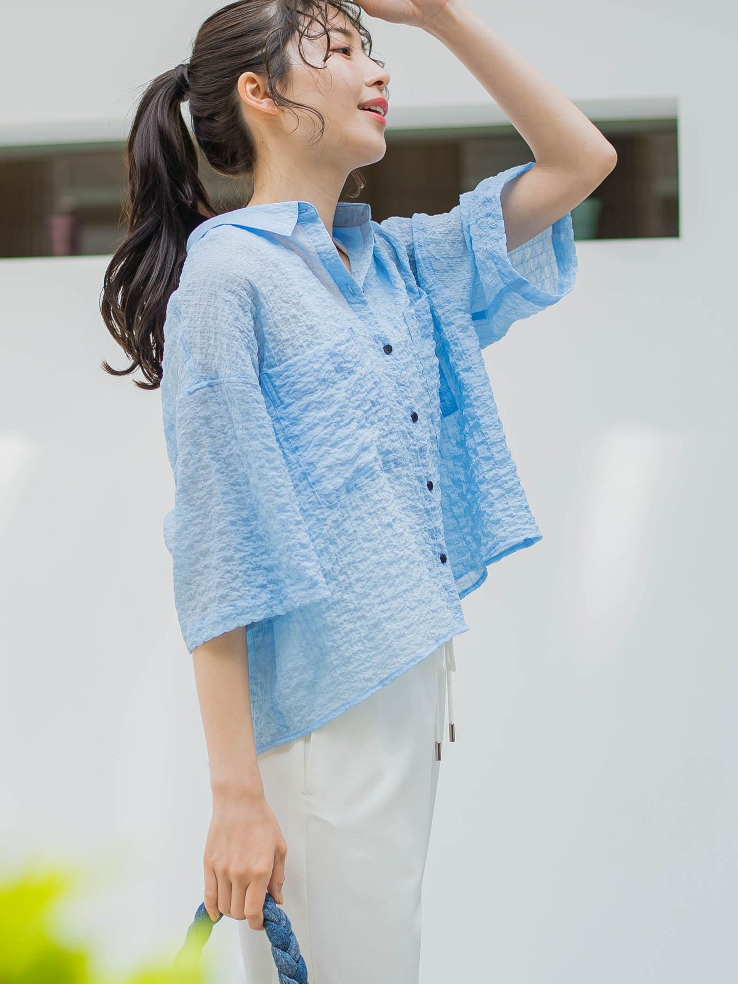 【ぽこぽこと立体的な素材感がかわいい】ショート丈リネンライクシャツ《手洗い可能》