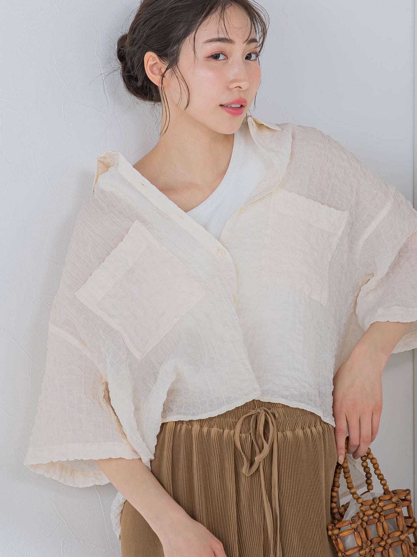 【ぽこぽこと立体的な素材感がかわいい】ショート丈リネンライクシャツ《手洗い可能》